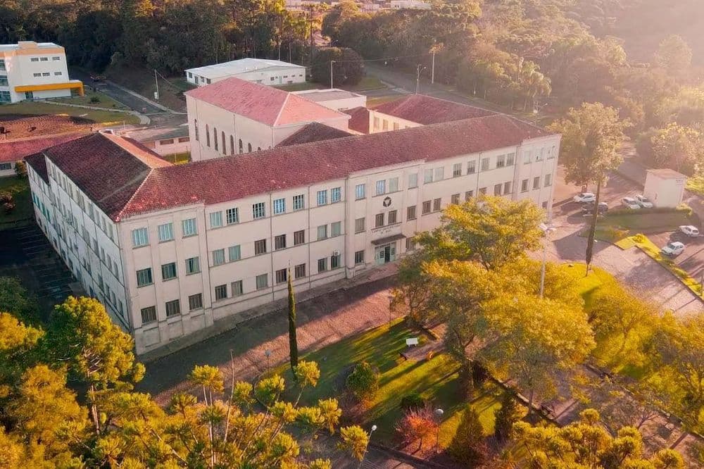 Unicentro oferta curso gratuito sobre ensino colaborativo para atendimento de pessoas surdocegas