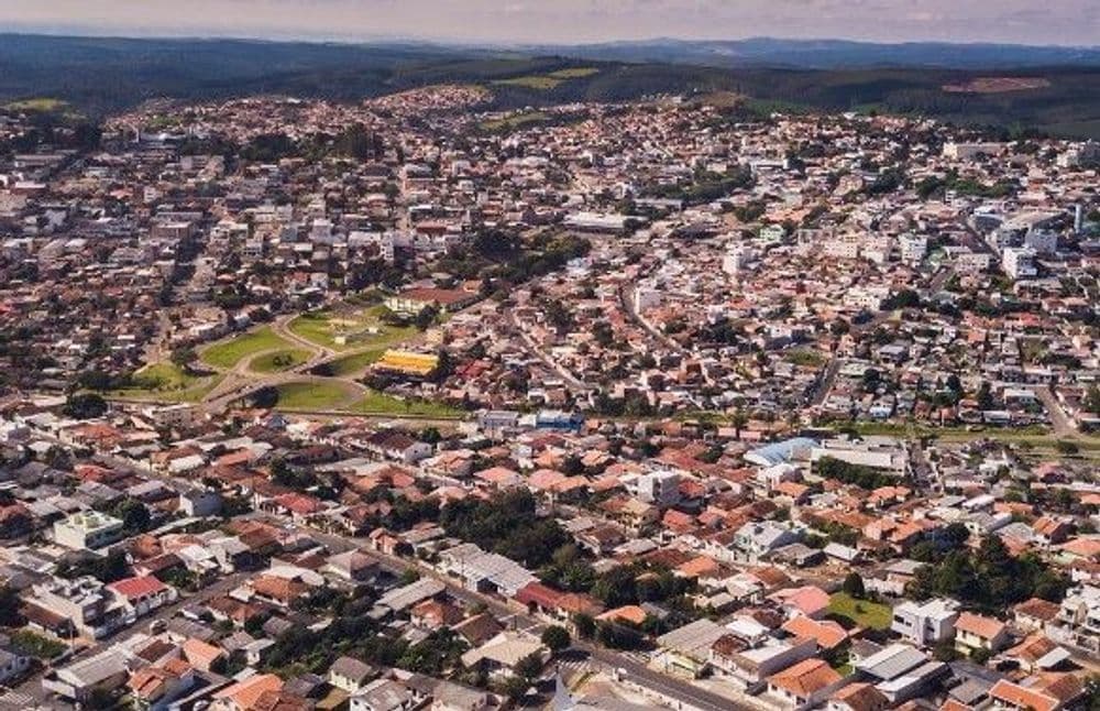 Concurso em Telêmaco Borba oferta 83 vagas e salários de até R$ 5,6 mil