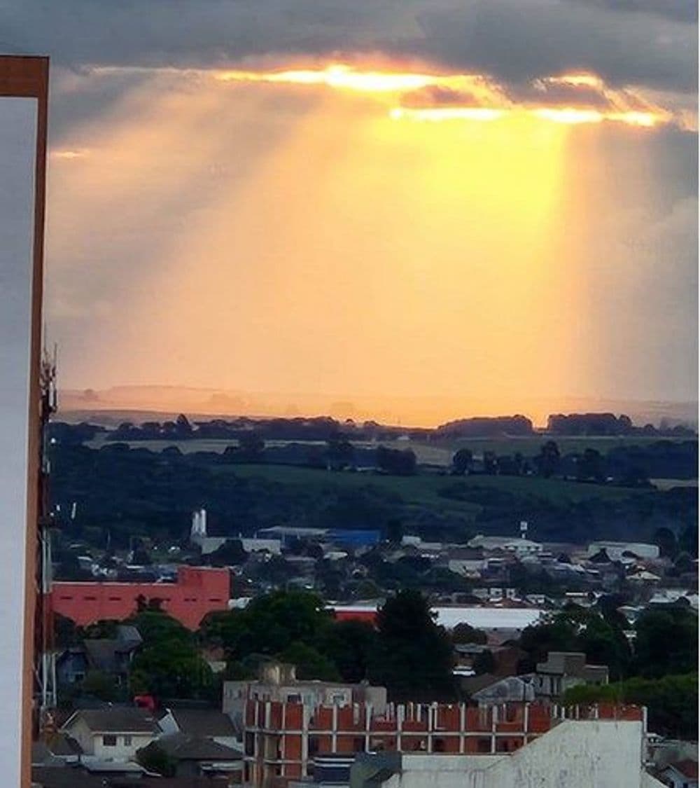 Antes de frente fria, fim de semana será de calor e chuvas isoladas no Paraná