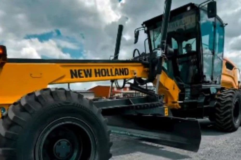 Fernandes Pinheiro recebe novo maquinário para auxiliar em obras de infraestrutura