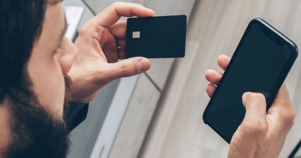 Homem cai em golpe ao pagar falso IPVA pela internet em Rio Azul