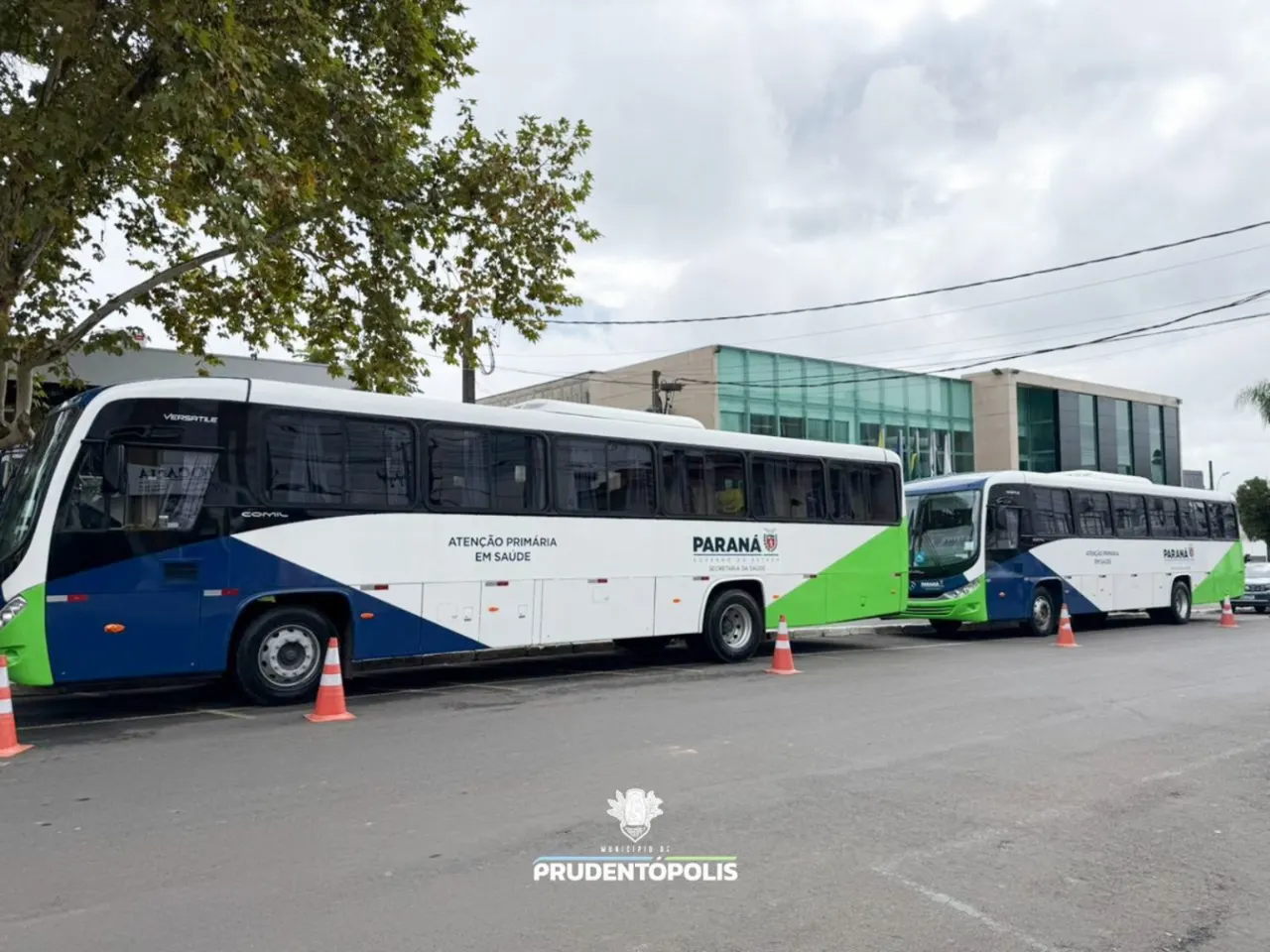 Saúde de Prudentópolis ganha dois novos ônibus para transporte de pacientes