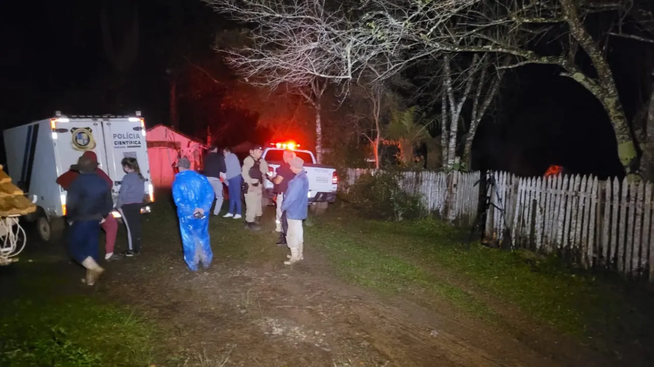 Homem morre carbonizado após incêndio destruir casa na área rural de Mallet