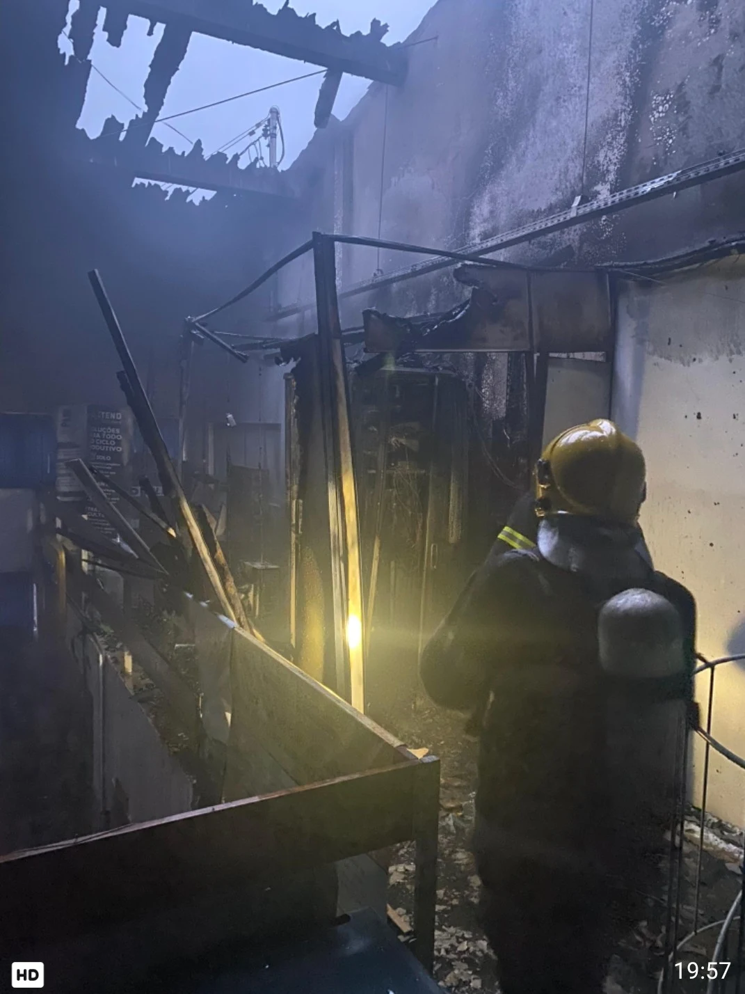 Incêndio atinge loja de equipamentos agrícolas às margens da BR-280 em Canoinhas